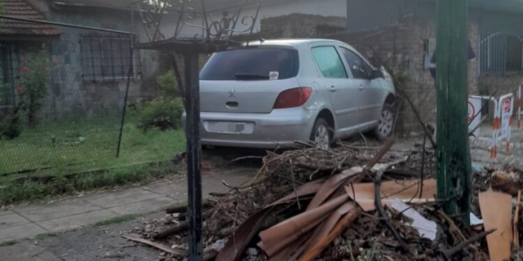 Glew ATR: chocó contra una casa y se llevó puesto un medidor de gas