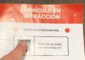 Nueva modalidad de estafa: colocan multas falsas y piden escanear un QR