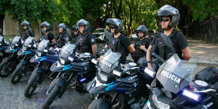 Megaoperativo conjunto de la policía bonaerense y fuerzas federales en localidades y barrios de Almirante Brown