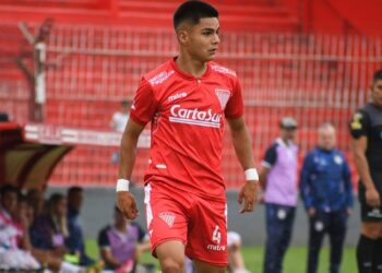 Aaron Sandoval: el joven surgido en Longchamps jugará la final por el ascenso con Los Andes