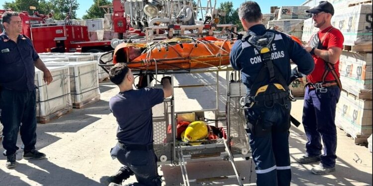 Burzaco: rescataron a un obrero que se descompensó en un primer piso