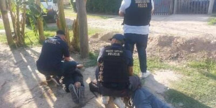 Detuvieron en Glew a vendedores de droga con 500 dosis de cocaína