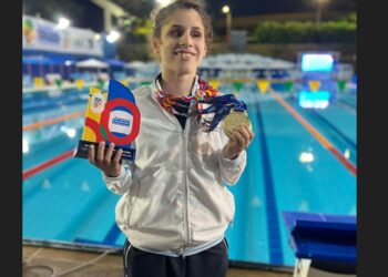 Mia Turanzas: la joven nadadora de Burzaco ganó cuatro medallas de oro en Colombia