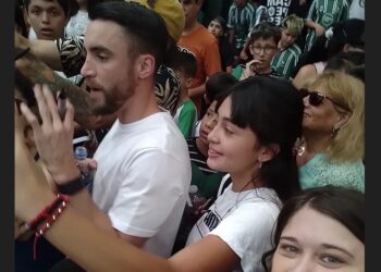 Un campeón del mundo en Calzada:  Tagliafico sorprendió a chicos del club donde se inició