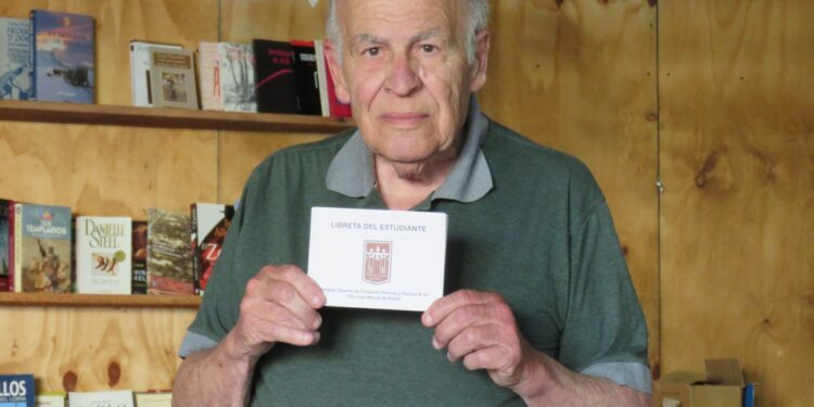 Se crio en Lomas, se fue a vivir a Monte y se recibió a los 86 años: “No estudiar es un pecado de juventud”