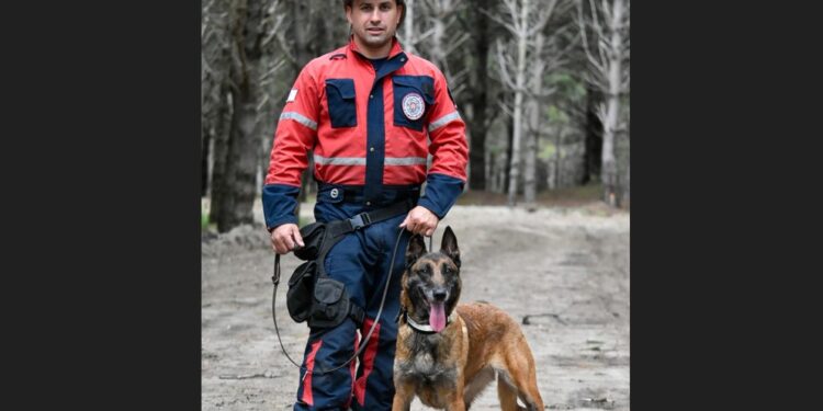 Habla el entrenador de Eléctrika, la perra de los bomberos de Brown especializada en búsqueda de personas