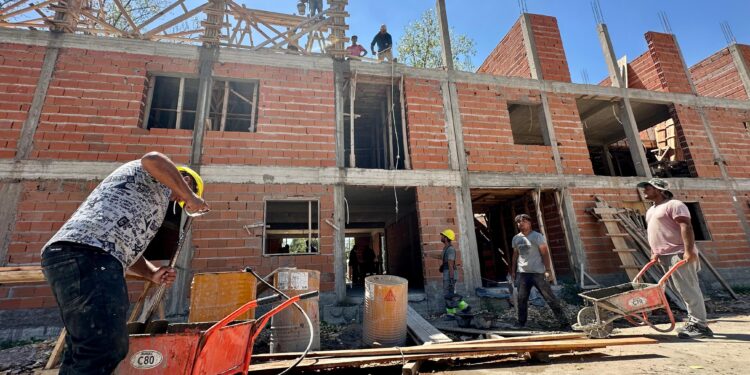 Mármol: construyen un barrio de 88 viviendas