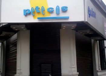 Reabre Petecos, el mítico boliche de Lomas