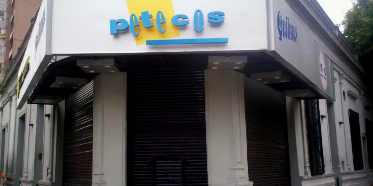 Reabre Petecos, el mítico boliche de Lomas