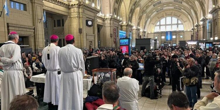 Convocan a una misa en Plaza Constitución por la recuperación del Papa Francisco