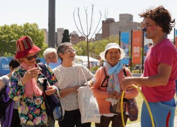 Lanús lanza la primera edición de la colonia de verano para personas mayores