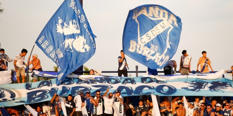 Amor por la camiseta: así avanza la nueva tribuna de Sanma hecha por sus socios