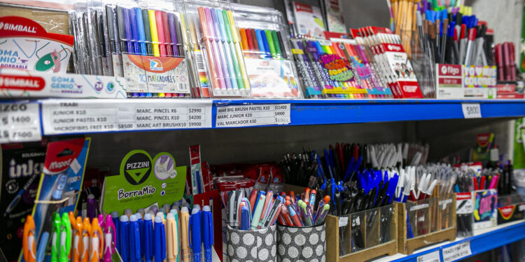 Brown anunció acuerdo de precios con librerías: que locales se suman