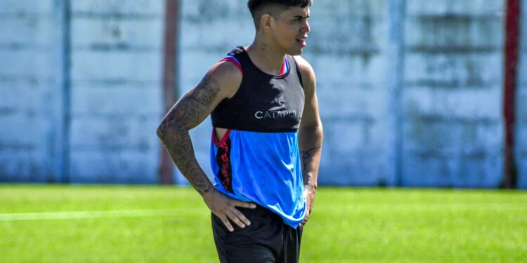 El Tricolor sumó un ex Racing y debuta ante Excursionistas