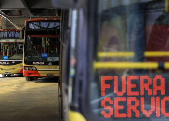 Paro de colectivos de 24 horas y suspensión del servicio nocturno