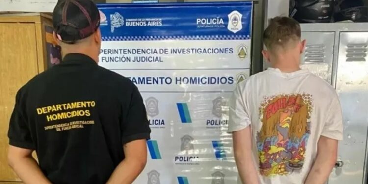 Lo buscaban por un crimen en Lomas y lo atraparon mientras comía pizza en Longchamps