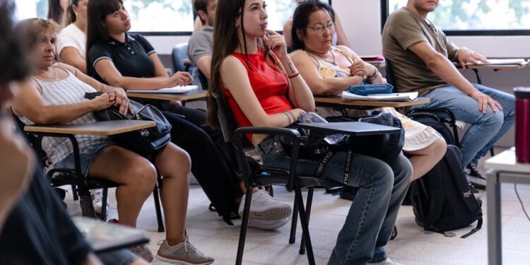 La Universidad de Brown abrió la inscripción a sus cursos virtuales: diseño, marketing y gestión de moda