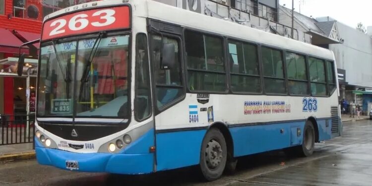 Comenzó a circular un nuevo colectivo que une Burzaco y Quilmes