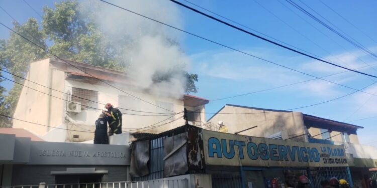 Se incendió un supermercado de Glew