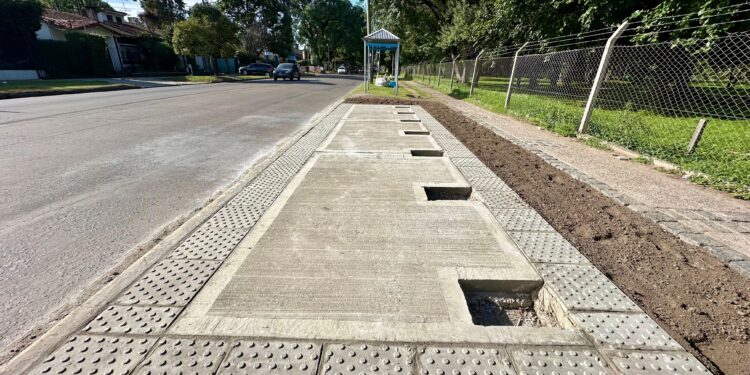 El municipio suma equipamiento en el principal ingreso a la Universidad Nacional Guillermo Brown