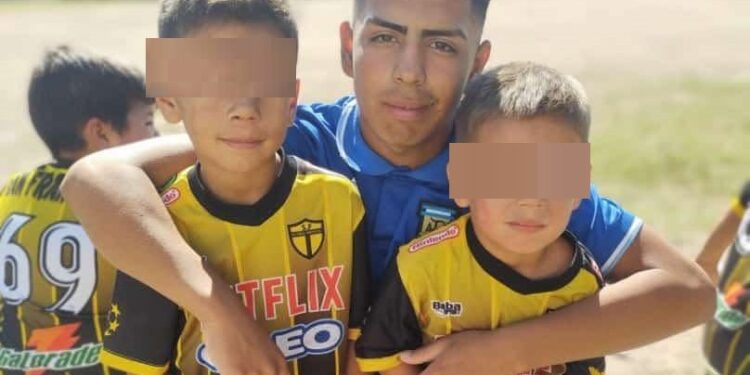 Mataron a un joven de 20 años en Lomas: «Lo entregaron y lo mató un cobarde»