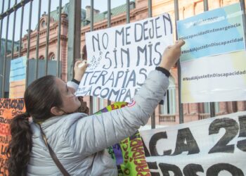 Protesta en Casa Rosada contra el ajuste en Discapacidad: «No se pueden sostener las prestaciones»