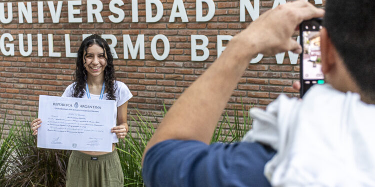 Se recibió la cuarta promoción de la Universidad de Almirante Brown