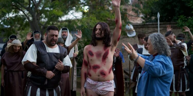 Más de 100 artistas en escena realizarán hoy el Vía Crucis viviente en Adrogué y habrá también conmemoraciones en Mármol, Don Orione, Glew y Burzaco