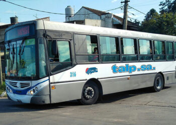 Un colectivero de línea 406 desvió su recorrido y abusó de una pasajera de 15 años