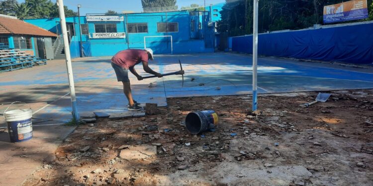 El club El Fogón de Mármol lanzó una campaña para poder techar su cancha