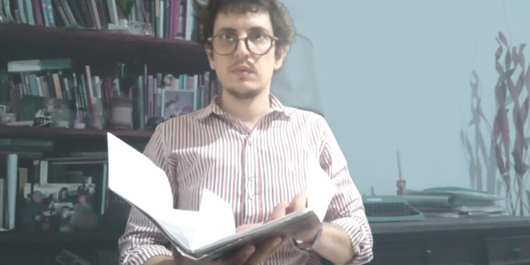 Un poeta de Longchamps diseñó un novedoso formato de libro: «Cambiará la manera de escribir y de leer»