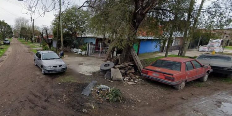 Pánico en Burzaco: llegó borracho al cumpleaños de su hermano, atacó a golpes a su papá e incendió la casa