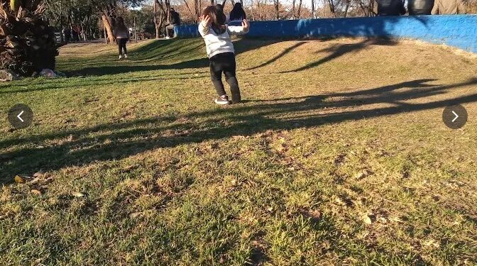 Detuvieron in fraganti a un sujeto que abusaba de su hija de 8 años en una plaza de Mármol