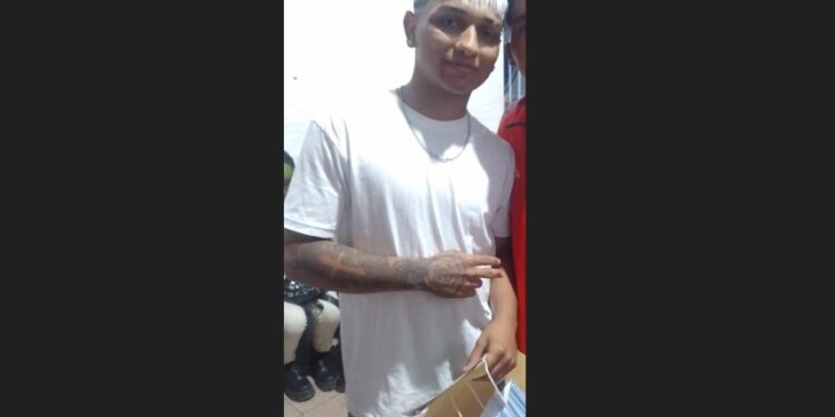 Claman por la inocencia de un joven barbero de Longchamps detenido: «Brandon es un ejemplo»