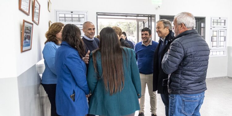 Cascallares recorrió las obras de la escuela 47 y del CEF 56 de Don Orione