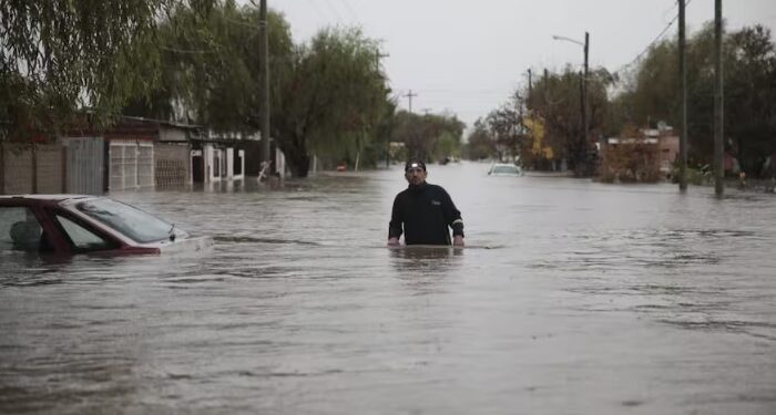 Claypole, Los Andes, Temperley y Talleres reúnen donaciones para los afectados por las inundaciones