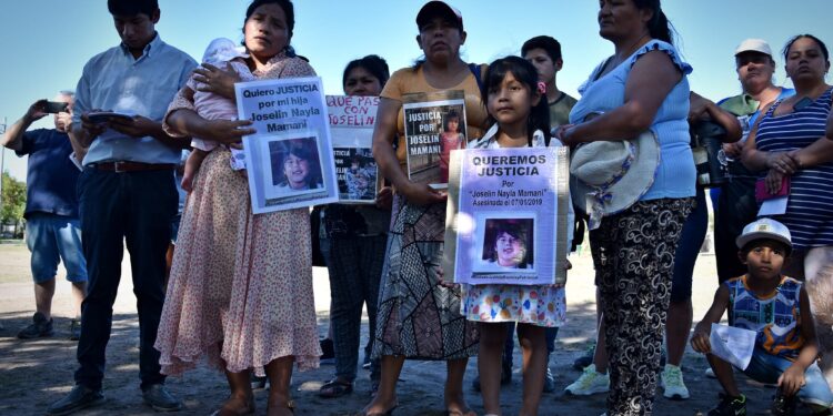 Convocan a acompañar a la madre acusada de matar a su hija en Longchamps y piden por su inocencia