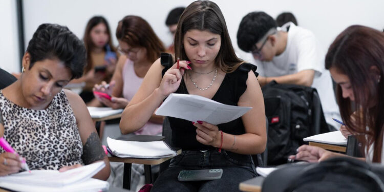 Dan talleres de orientación vocacional en la Universidad de Almirante Brown