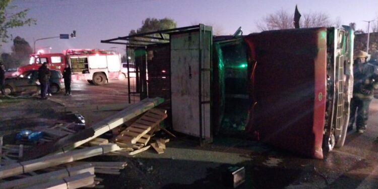 Choque y vuelco en Burzaco: seis personas heridas