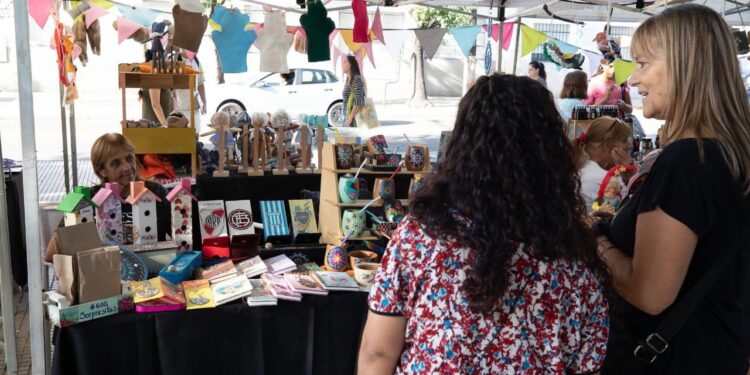 Llega a Lanús una nueva edición de la Feria de Artesanías, Paseo de Compras y Puestos Gastronómicos