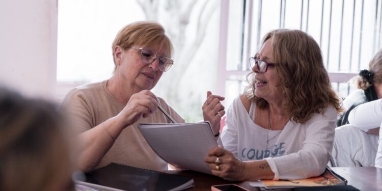 La Universidad de Brown lanzó nuevos cursos para adultos mayores