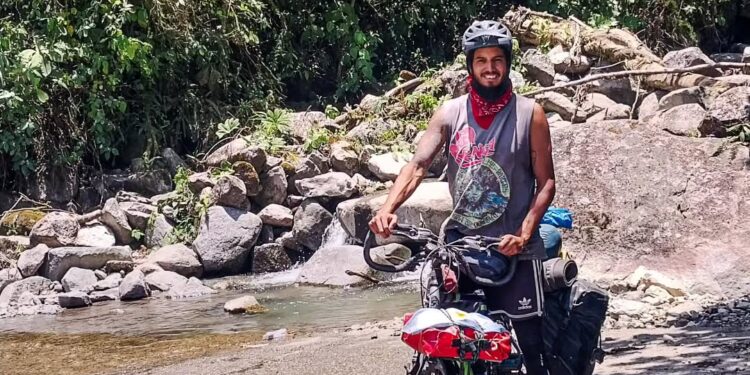 Burzaco: empezaron cartoneando, hoy tienen su marca de ropa y le dan trabajo a madres solteras