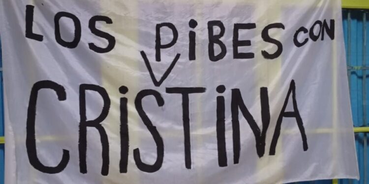 Estudiantes hicieron una vigilia en el Nacional de Adrogué contra la detención de Cristina Kirchner