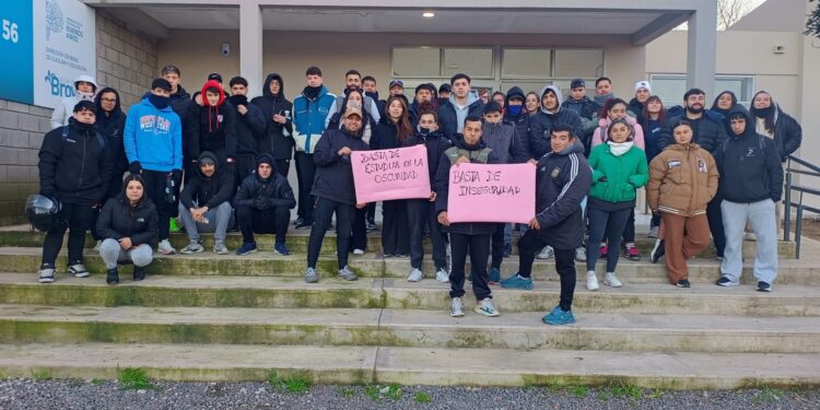 Los estudiantes del profesorado 53 de Glew denuncian robos y reclaman más seguridad