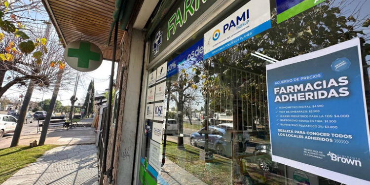 El municipio de Brown renovó el acuerdo con las farmacias y sumó 24 medicamentos con descuento