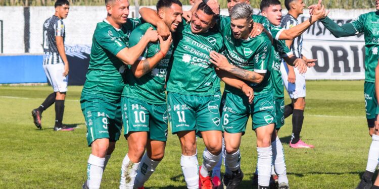 El Tambero no aprovechó sus dos jugadores de más y perdió en su cancha