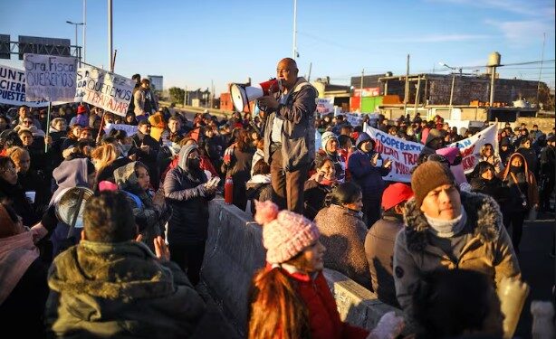 Los feriantes de La Salada marchan a la Municipalidad de Lomas para pedir la reapertura de la feria