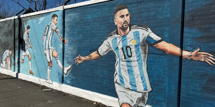 El mural de Messi en Brown por su cumpleaños número 38
