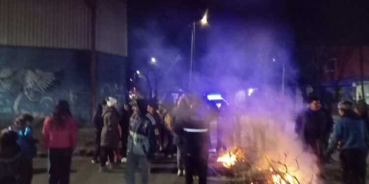 Cortes de luz y protesta en Adrogué: «Estamos así hace 10 días»