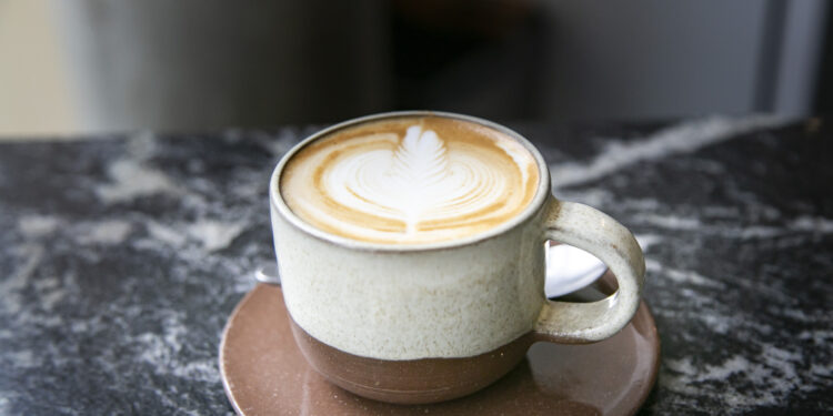 Con promos de café a $1.999 y más comercios adheridos, vuelve el Recorrido Cafetero a Brown